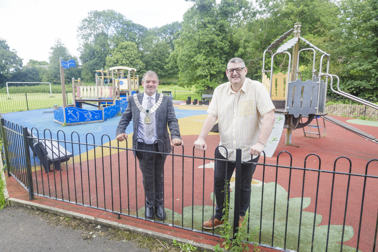 Ribble Valley Mayor Simon O’ Rourke and Dilworth councillor Nicholas Stubbs stood inside a play park